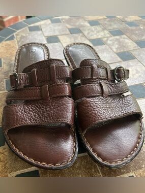Born Women’s Soft Pebble Leather Sandals Size 8